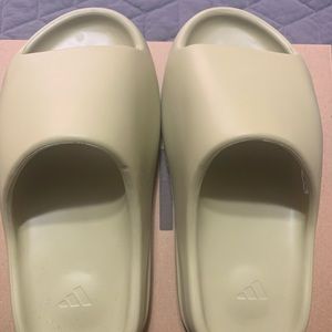 (Authentic) Yeezy Slides
